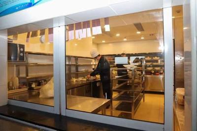 明廚亮灶，安心之選 金山27家餐飲企業(yè)在線展示餐食制作過(guò)程獲評(píng)